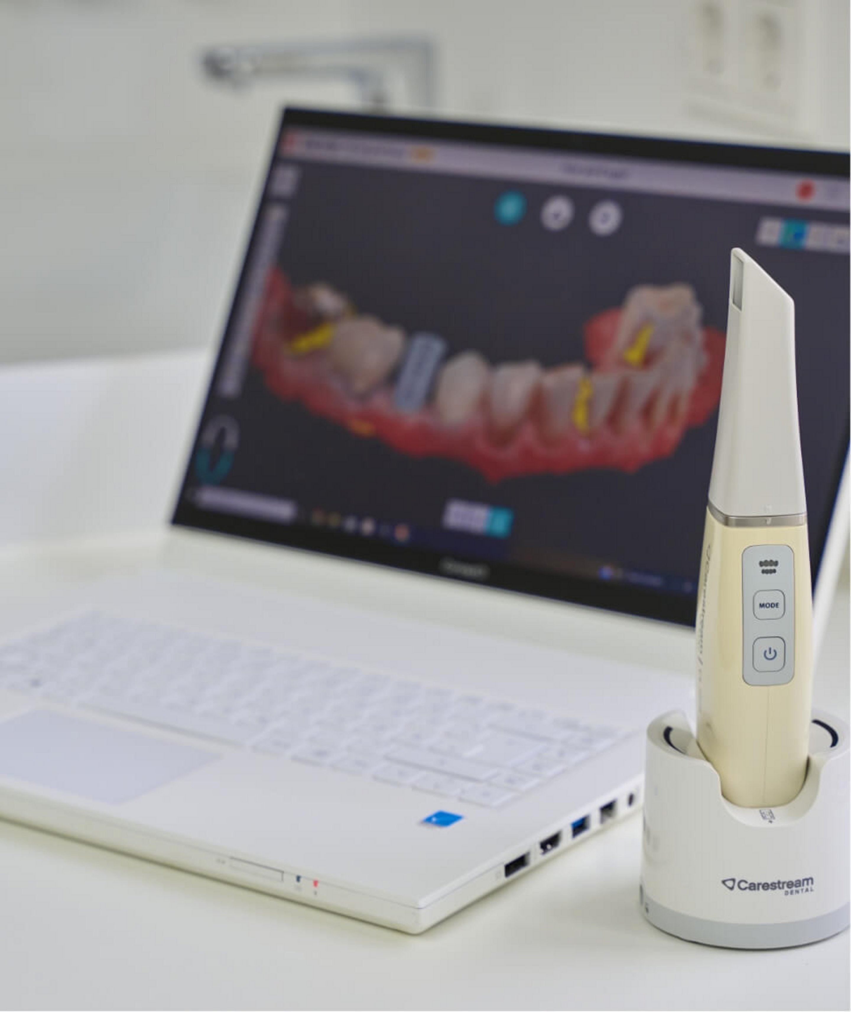 Das Team der Zahnarztpraxis groß.klein.fein. in Fürth arbeitet mit der neuesten Technologie